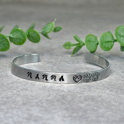 Armband – Mamma med hjärtan och tassar
