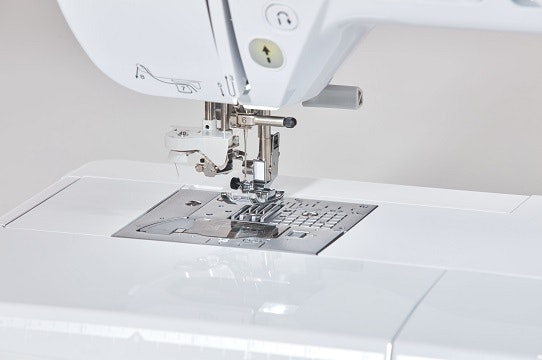 Brother Quilt-, Sy-,& Brodyrmaskin NV2700