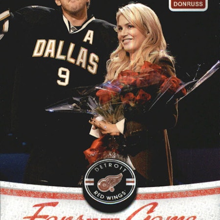 2010-11 Donruss Fans of the Game #5 Willa Ford (15-418x8-RED WINGS)