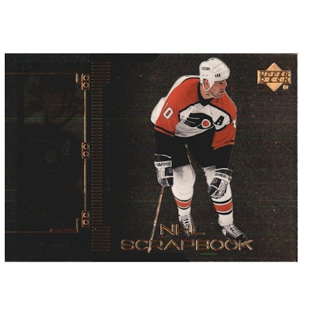 1999-00 Upper Deck NHL Scrapbook #SB13 John LeClair (10-X191-FLYERS)