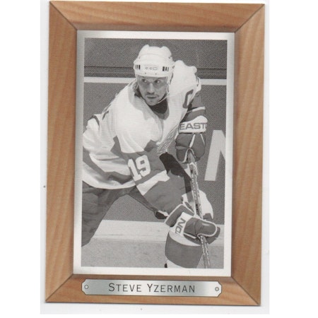 2003-04 Beehive Variations #75 Steve Yzerman (20-X123-RED WINGS)