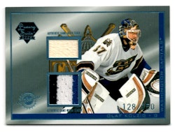 2003-04 Pacific Luxury Suite #23A Olaf Kolzig JS (150-X126-CAPITALS)