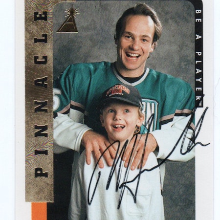 1996-97 Be A Player Autographs #203 Dale Hawerchuk (60-X306-FLYERS)