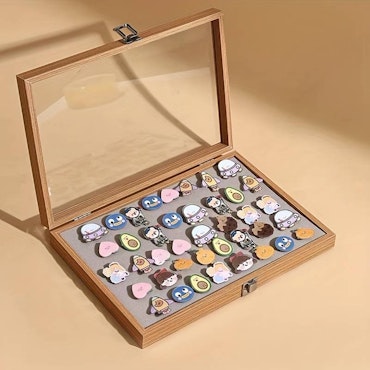 DISPLAY CASE FRAME FOR COLLECTIBLE CARDS