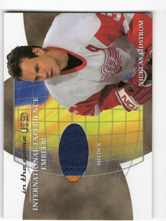 2003-04 ITG Used Signature Series International Experience Emblems Gold #23 Nicklas Lidstrom (1000-Q14-REDWINGS)