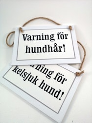 Skylt i trä till hundägaren