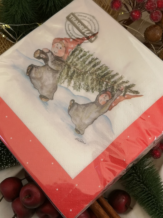 julgran och två tomtenissar på servetter