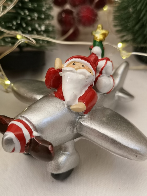 flygplan med jultomte