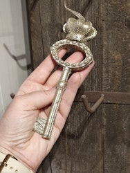 Nyckel med krona, hängande