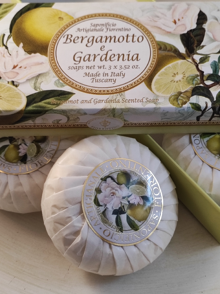 Presentask med 3 tvålar, bergamott & gardenia