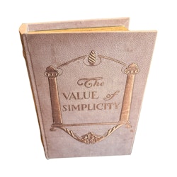 Stor boklåda med texten "The value of simplicity"