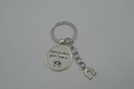 Nyckelring "Home is where your horse is"