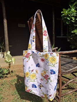 Offwhite flower totebag