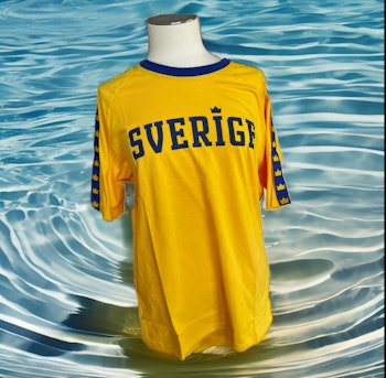 TShirt med Kronor på ärmen