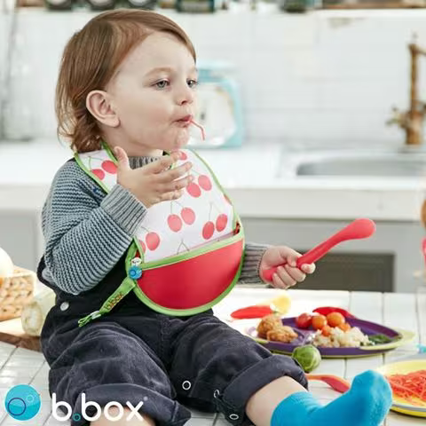 Doppresent flicka - Haklapp i fodral med sked B.box CHERRY