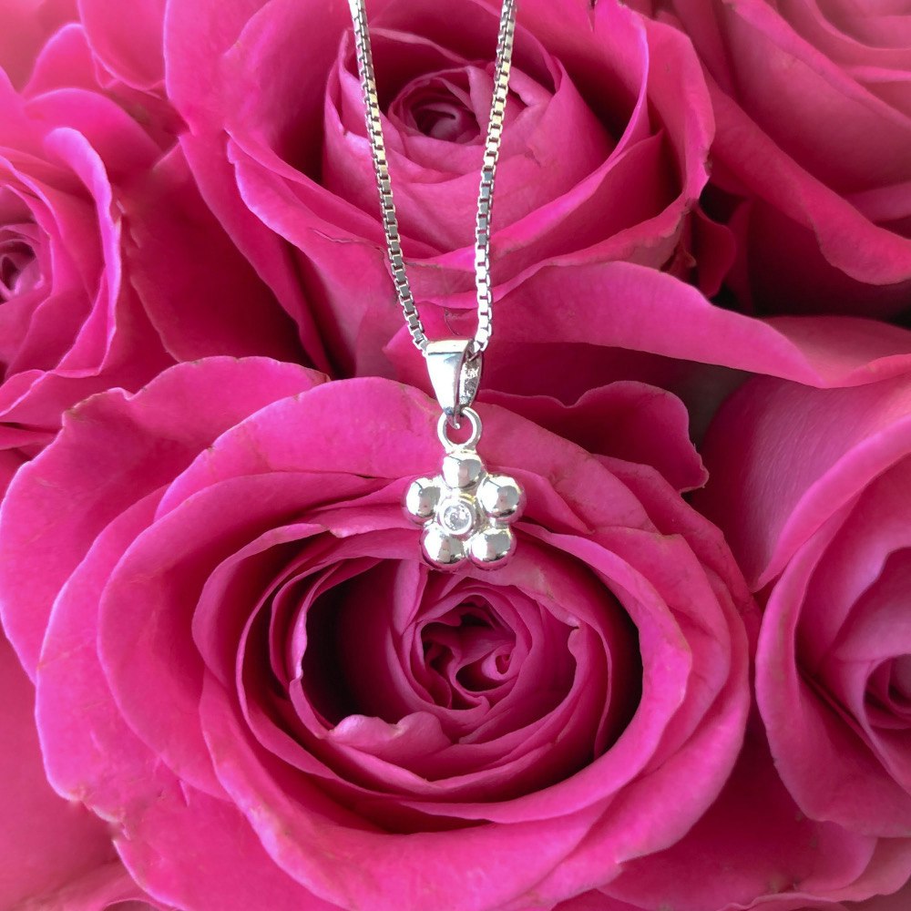 Dopgåva flicka - LITEN BLOMMA - Sweethearts silverhalsband