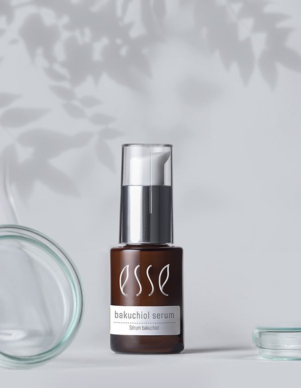 Upptäck bakuchiol – växtbaserat alternativ till retinol som ger fastare, jämnare hud utan irritation. Lär dig fördelar, dosering och tips.