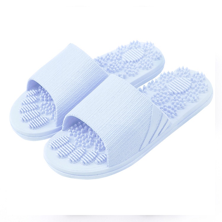 Hellblaue Pantoffeln (Fußmassage)