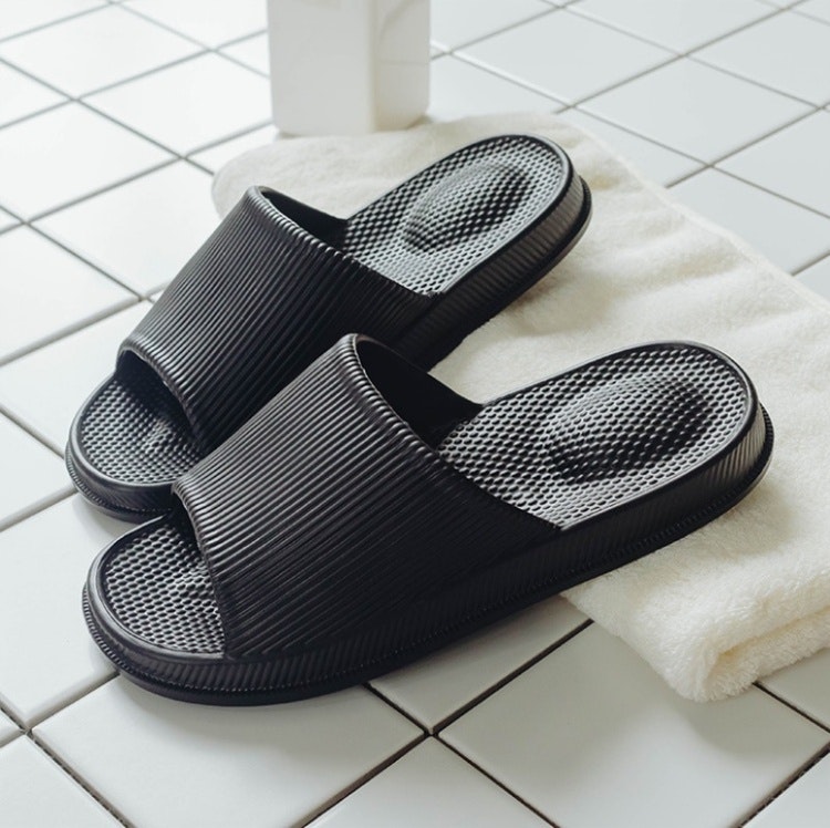 Fersenpantoffeln (Schwarz)