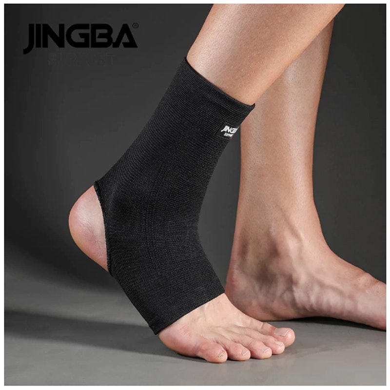 Sportliche Sprunggelenkbandage