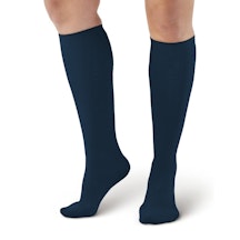 Blaue Kompressionsstrümpfe