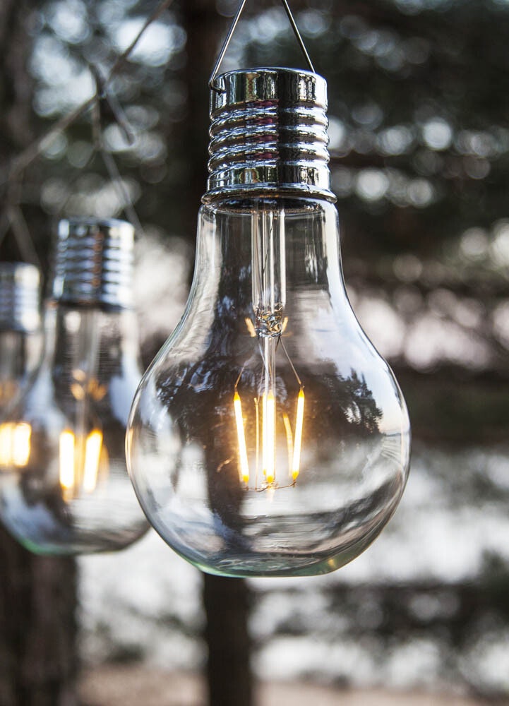 Solcellsdekoration i form av en Edison lampa