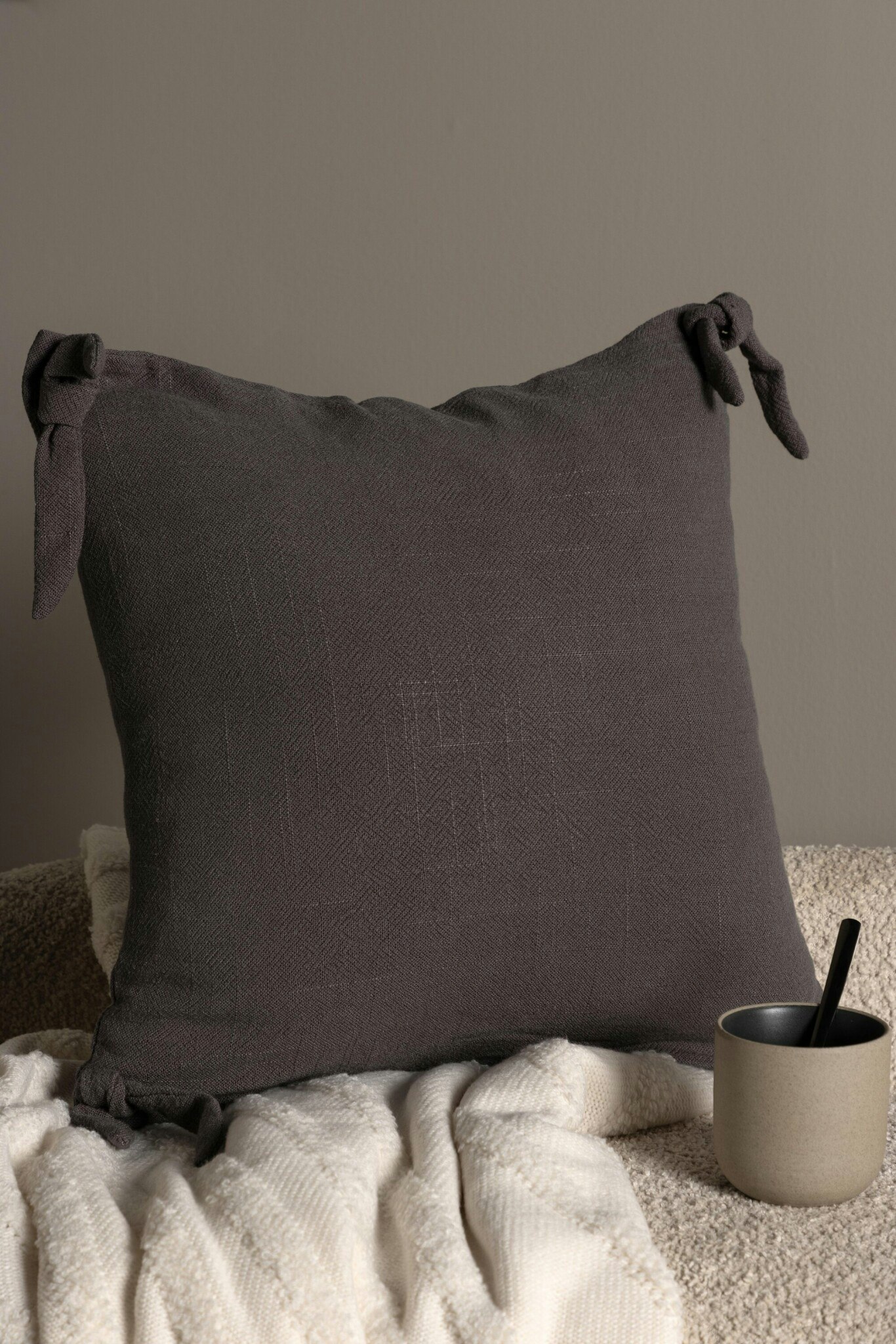 Nora Kuddfodral 40 x 40 Mörkgrå