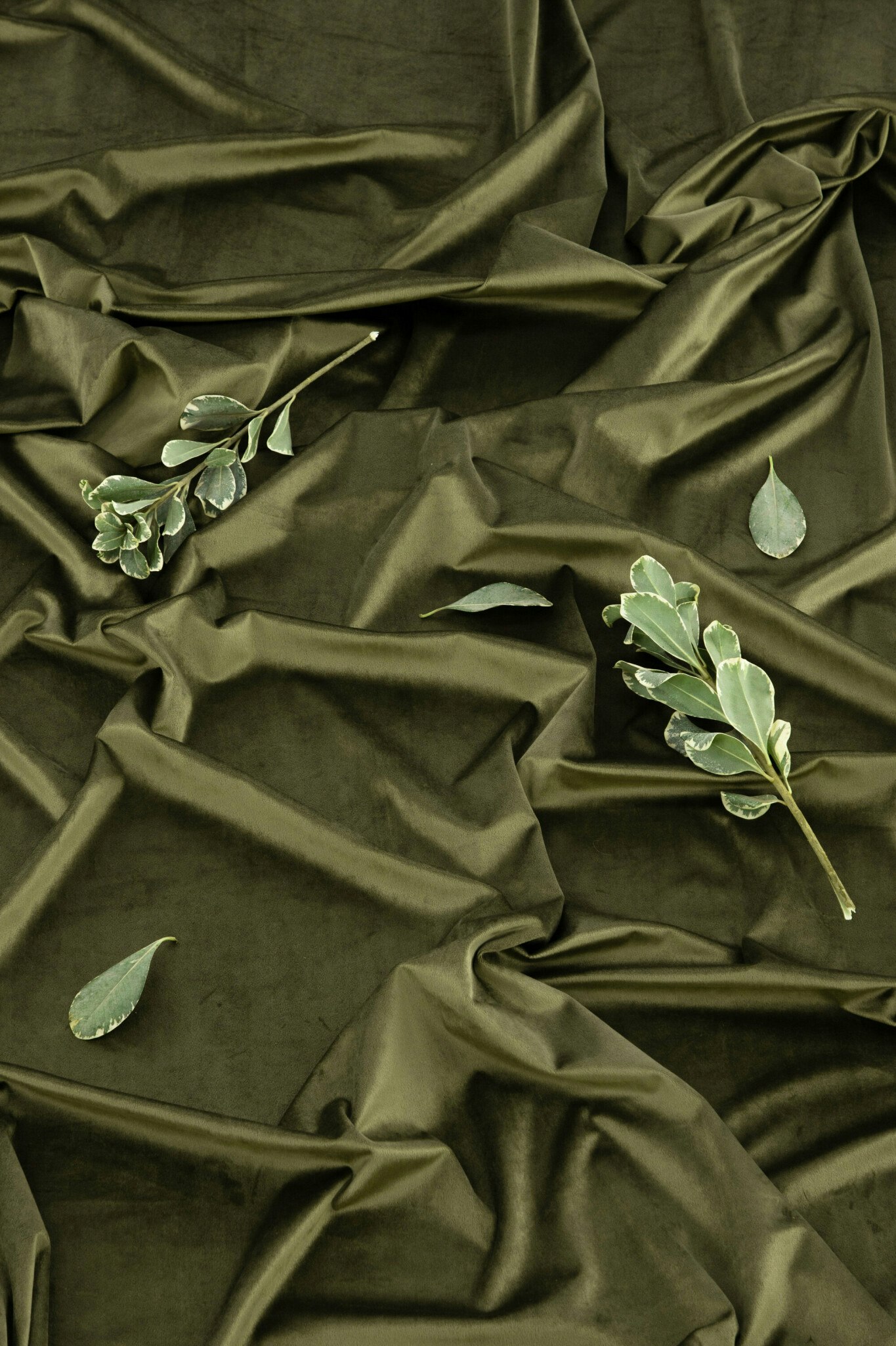Mary Gardin Olivgrön 135x250 cm