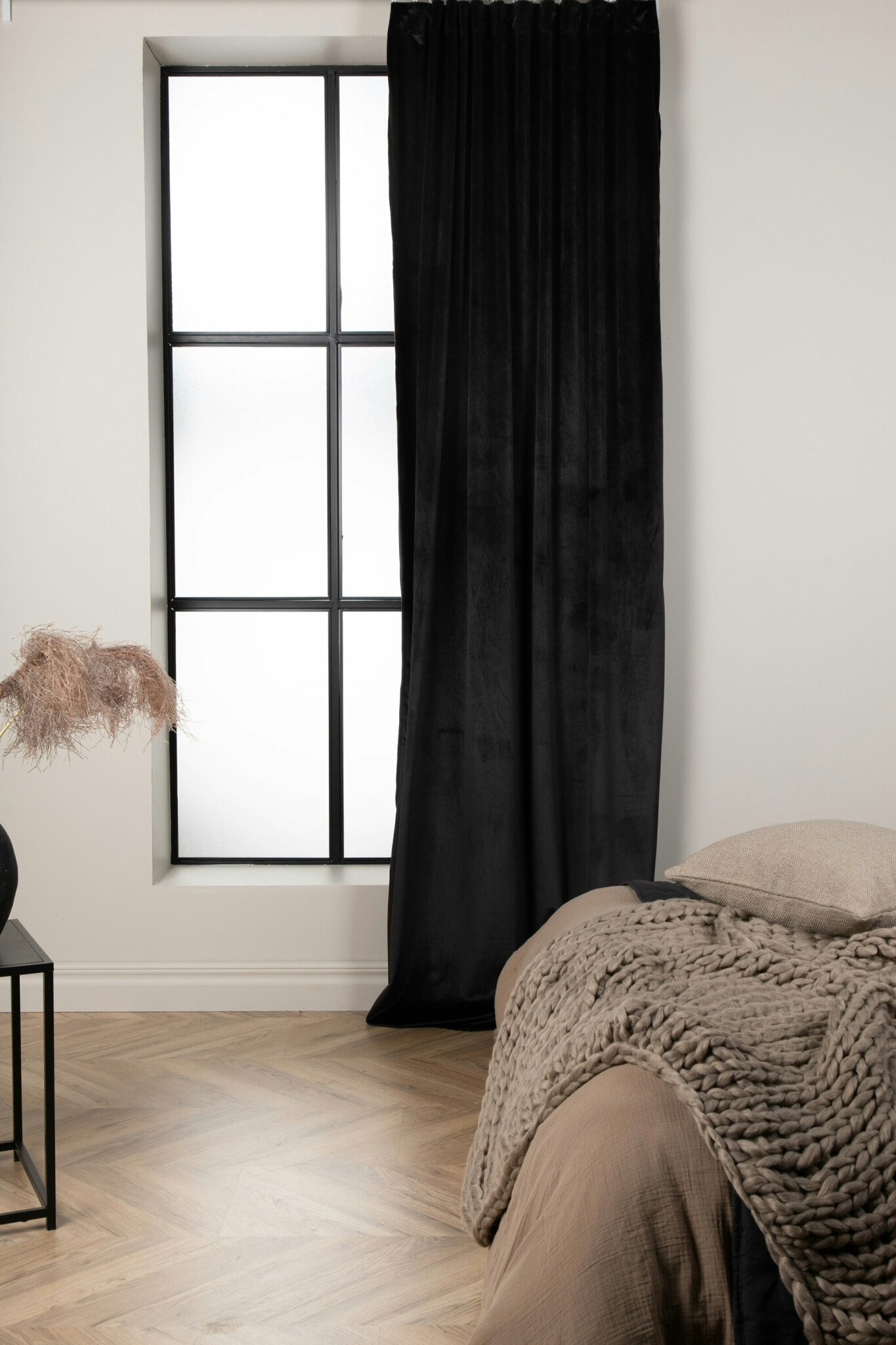 Mary Gardin Svart 135x250 cm