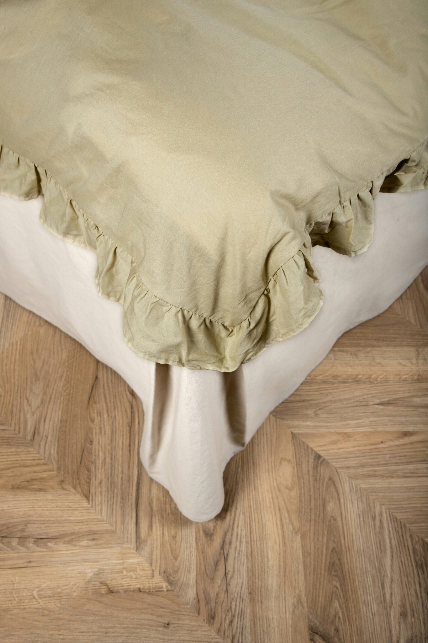 Levi bäddset sand med volanger Venture Design