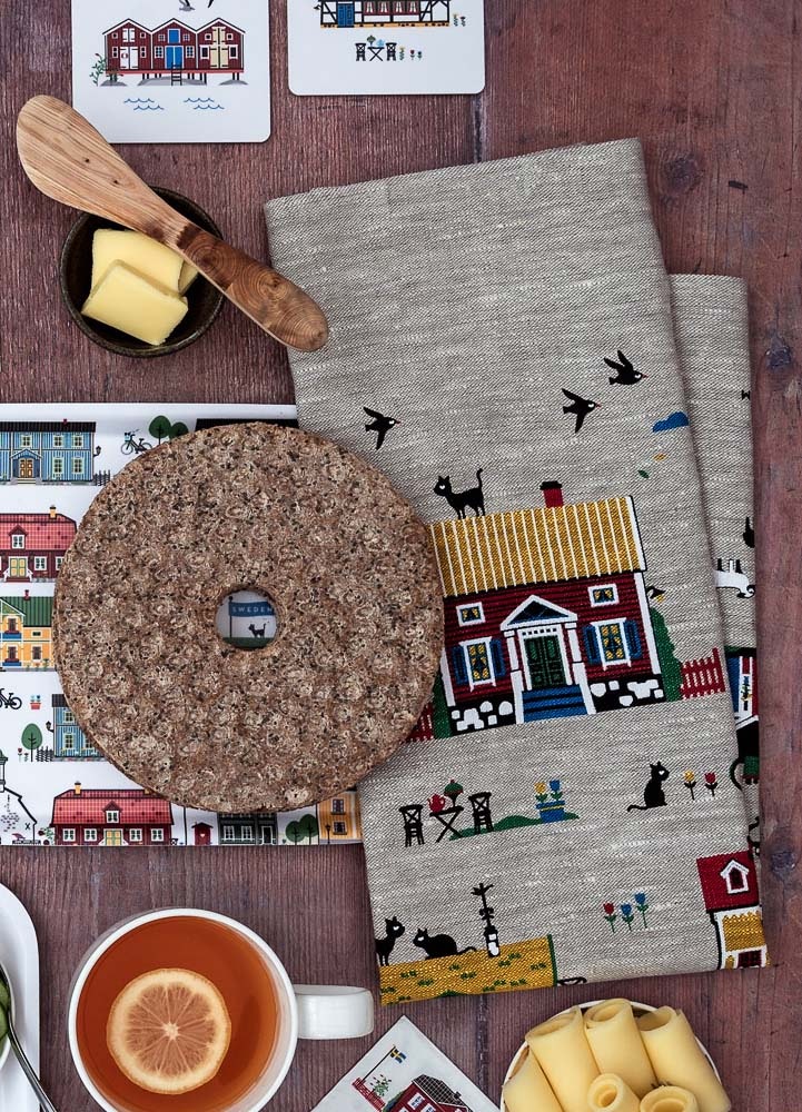 Kökshandduk i linne med röda svenska hus 50x70 cm