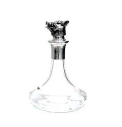 Decanter /karaff i glas med vildsvinshuvud i tenn som kork från Munka Tenn