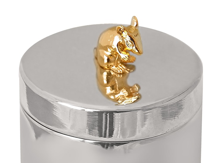 Ask i tenn, med förgylld mus på locket, från Munka Tenn