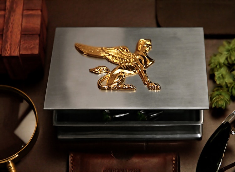 Casket with gilded Sphinx on hinged lid from Munka Tenn