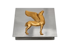 Skrin i tenn med Pegasus häst i förgyllt tenn, från Munka Tenn