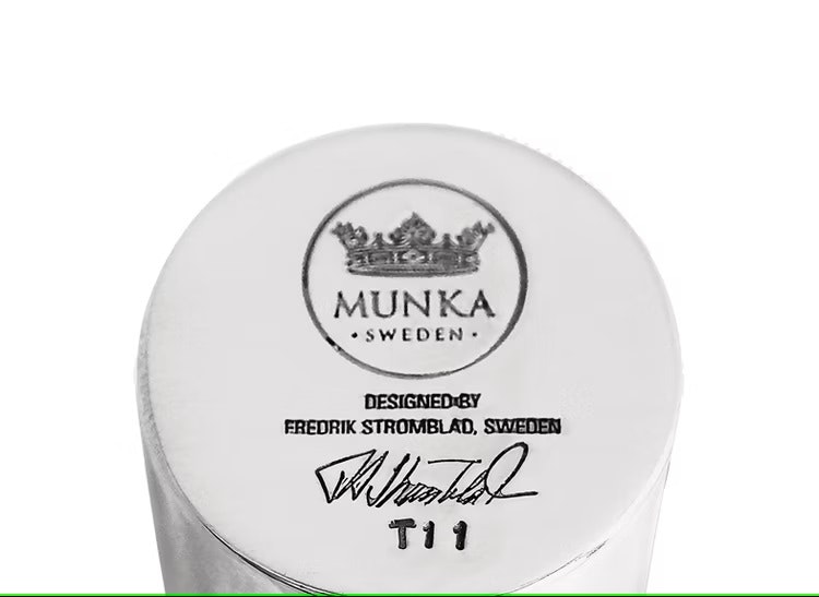 Teburk i tenn med förgylld bagge på locket, från Munka Tenn