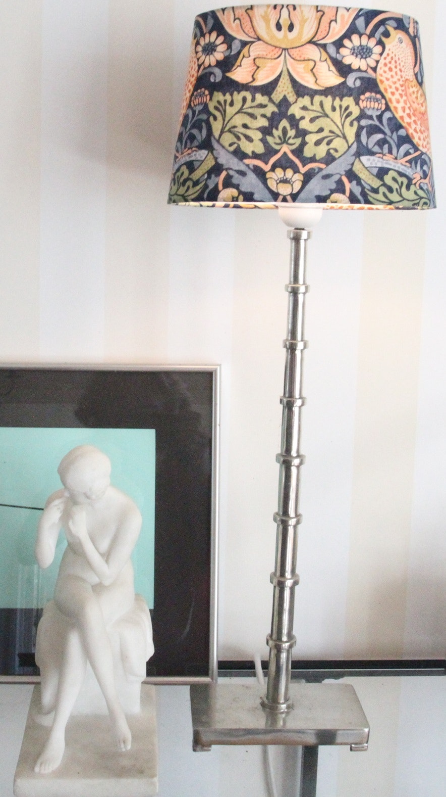 Lampskärm med William Morris tyg i blått som passar till Munka Tenn lampor