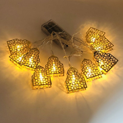 Stilfull LED-lyktformad ljusslinga för Ramadan och eid.