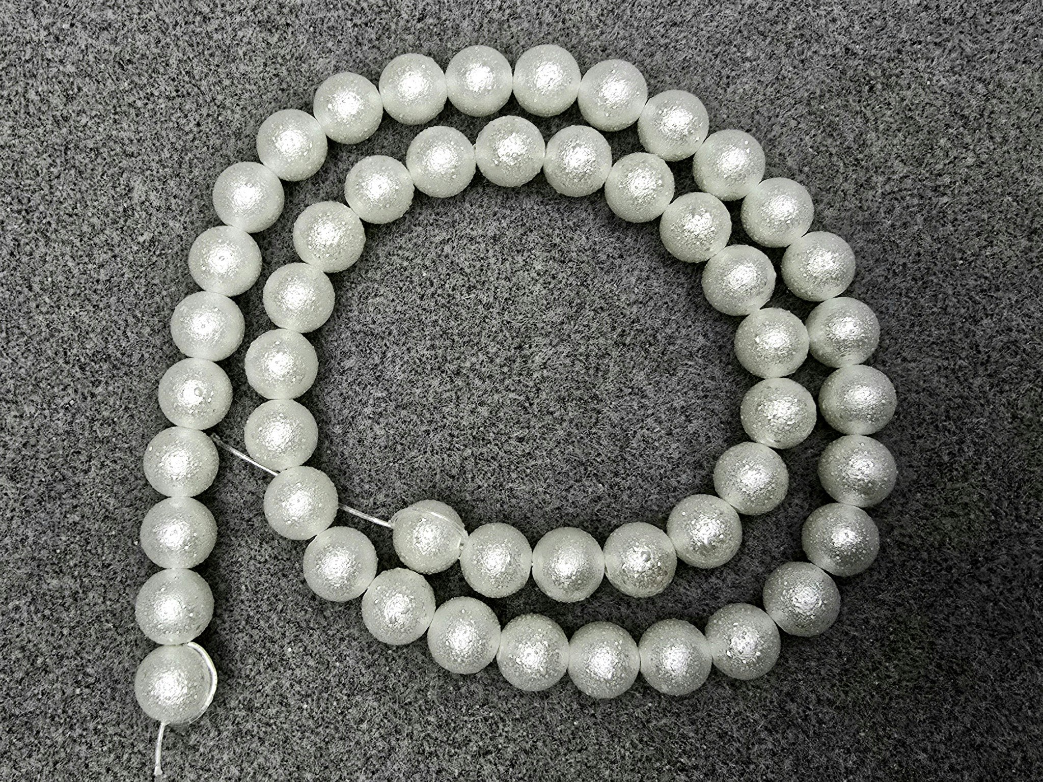 8mm "snøperler" glassperler med ru struktur