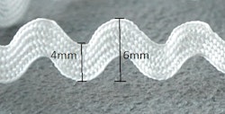 Sicksackband 4mm. Svart.