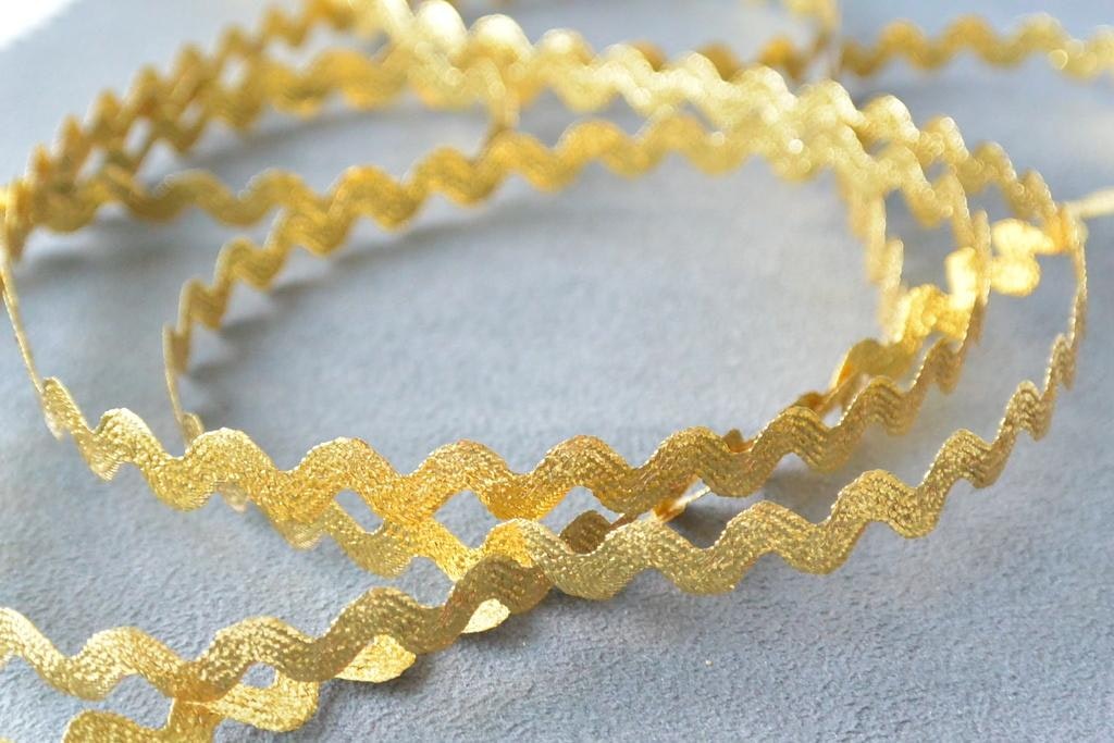 Sicksackband med lurex 4mm