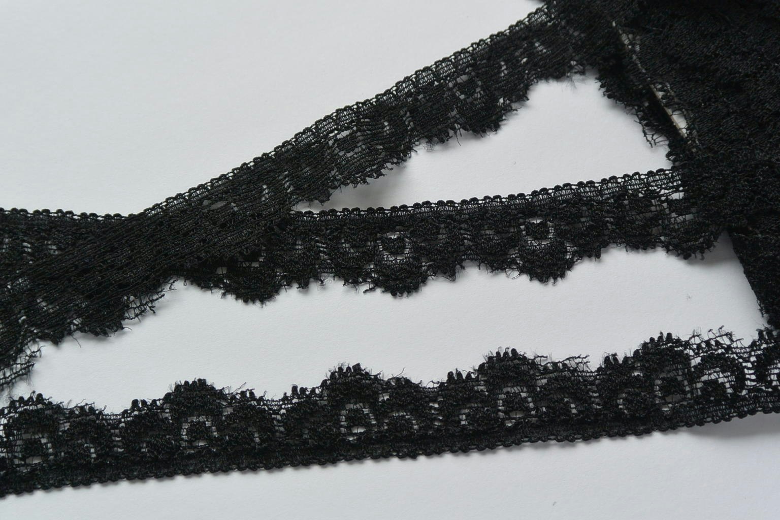 Svart elastisk spets 1,6cm