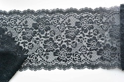 Svart elastisk spets, 18 cm