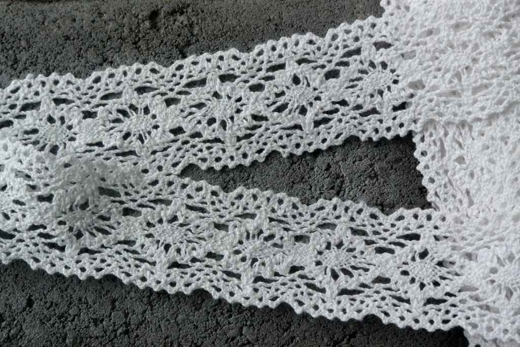 Spets, off-white, 4 cm