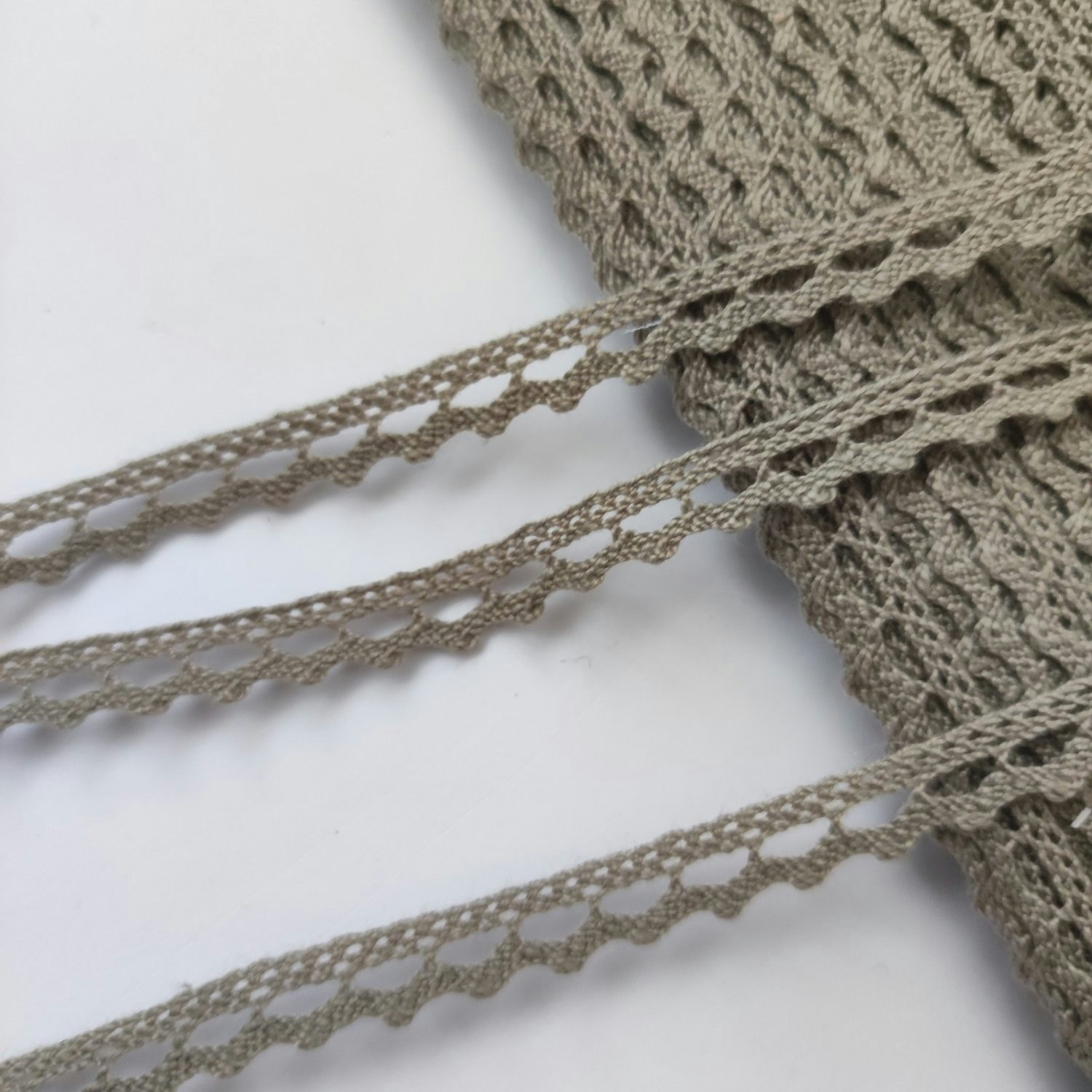 Gråbeige spets 0,9cm
