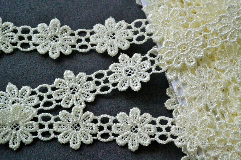 Spets "vanilla", 2,1cm