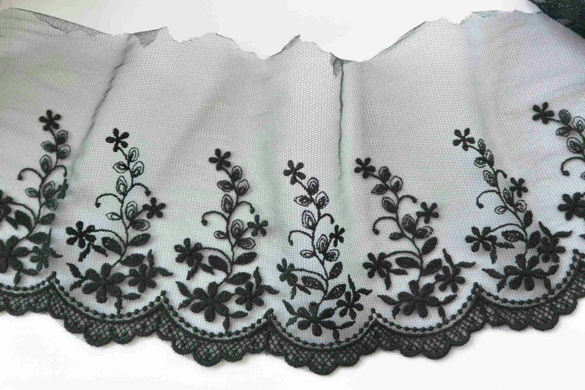 Svart tyllspets 15cm