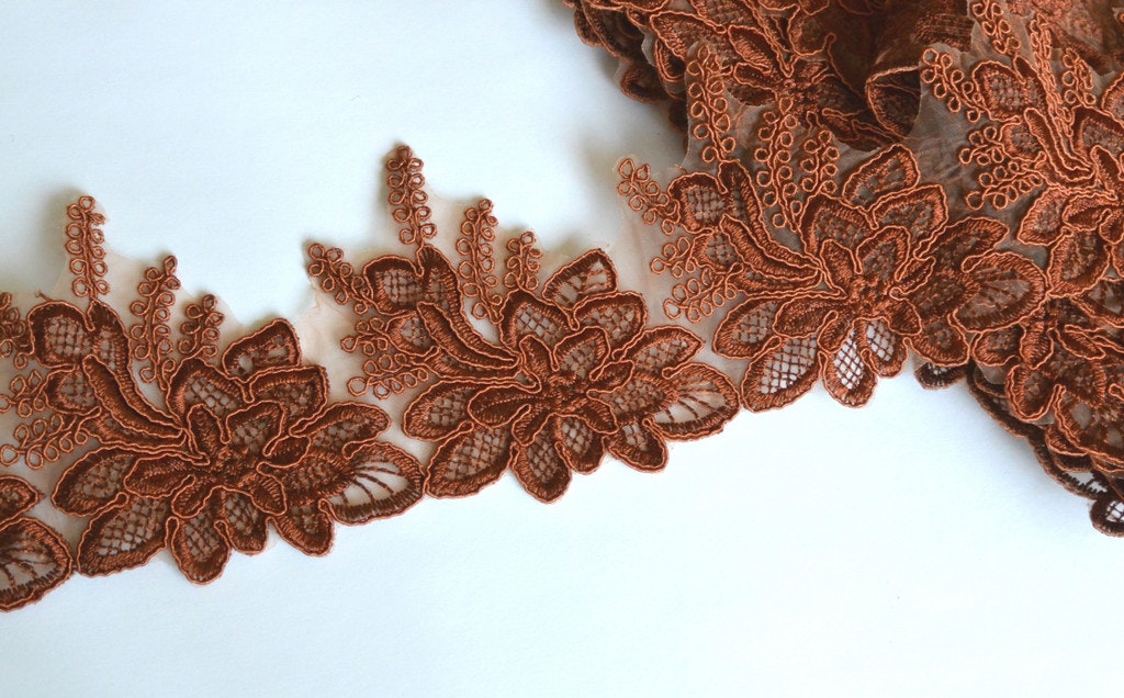 Brun spets, 9 cm