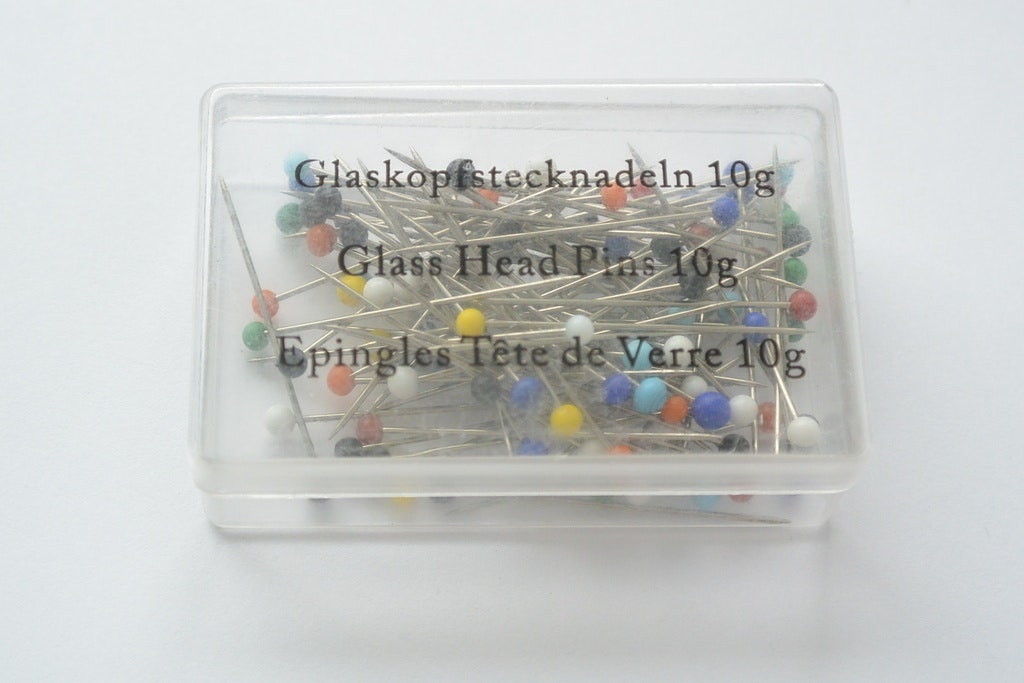 Knappnålar med glashuvud