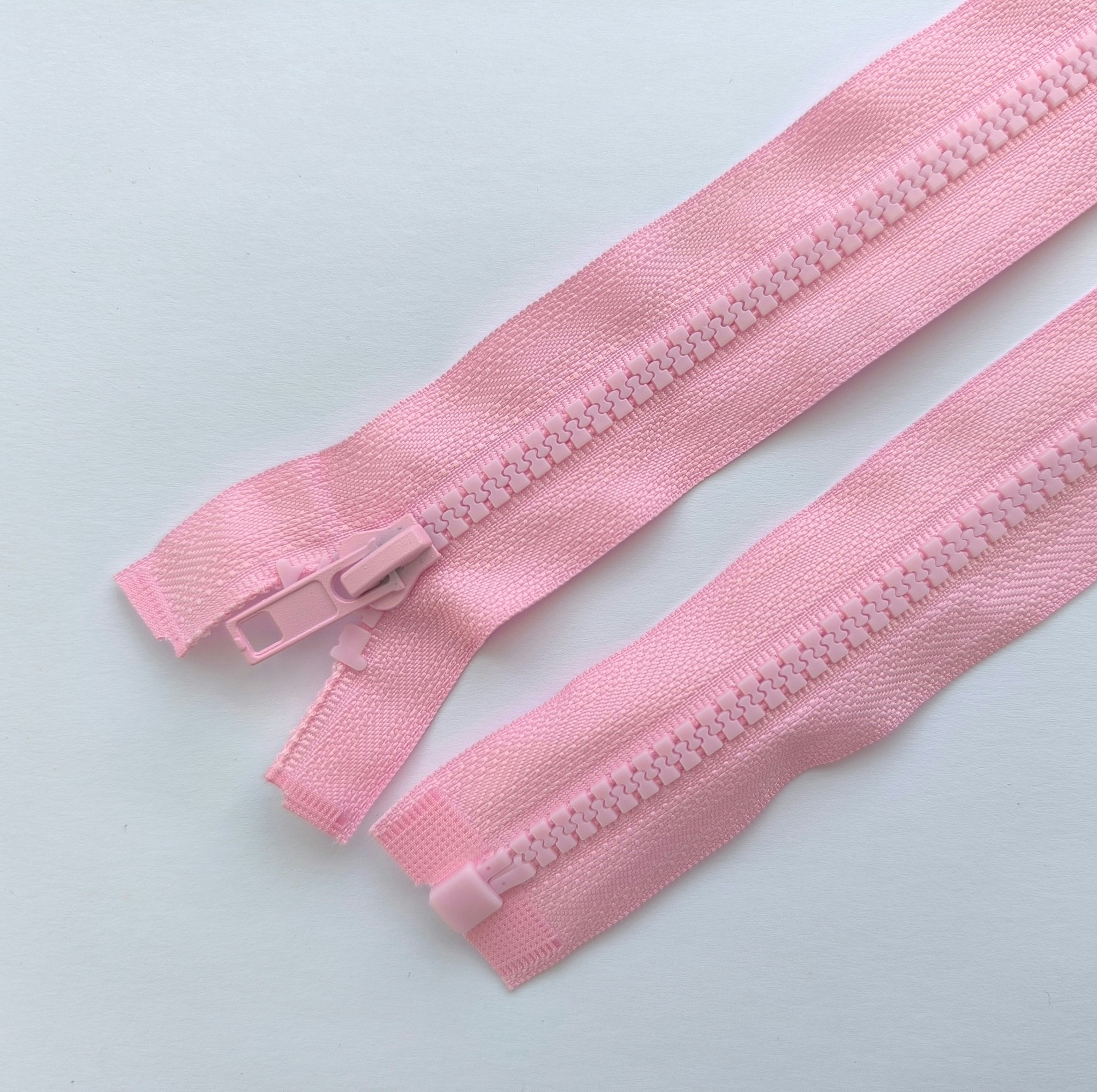 Dragkedja, blixtlås 6 mm 30-85 cm. Baby pink.